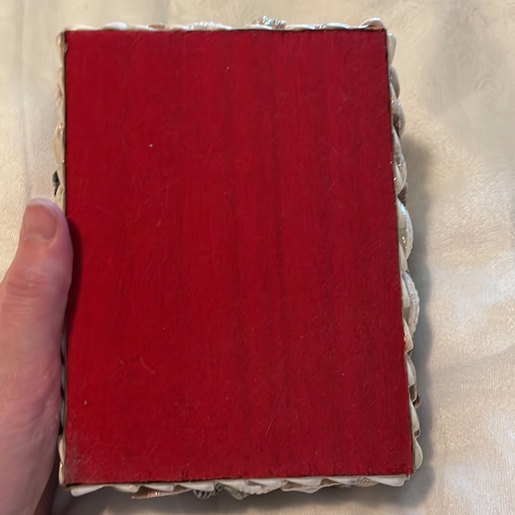 70’s Vintage Seashell Covered Jewelry & Trinket Box w Flocked Red Inside & Under - Picture 7 of 10